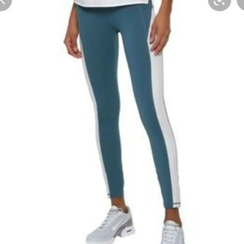 IRIS & INK High rise legging in tapestry and white
